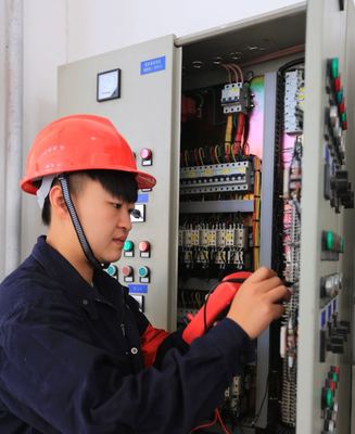 長江日?qǐng)?bào):楊泗港排水站張蓉:泵站救急&ldquo;智多星&rdquo;