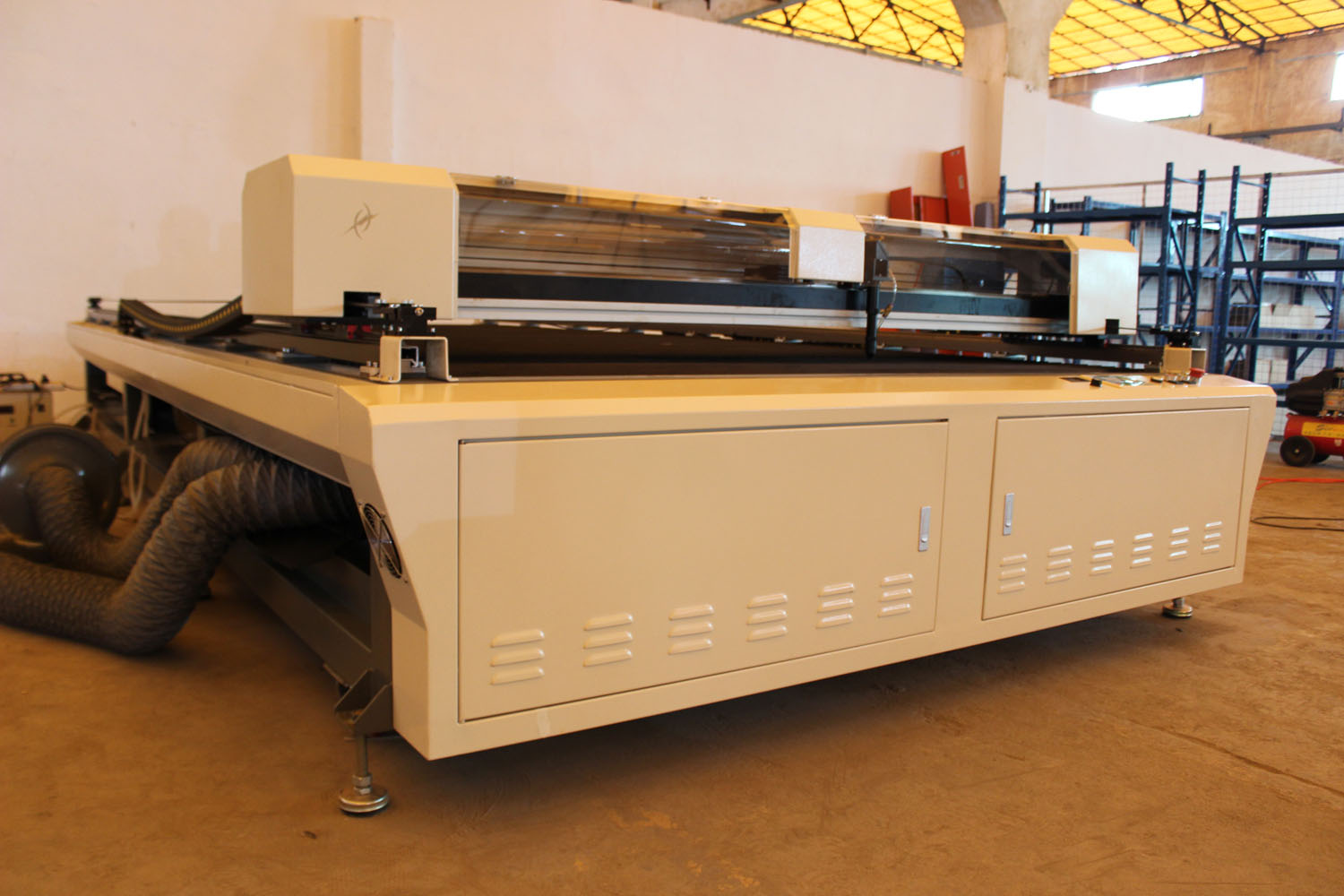 大幅面裁剪激光切割裁床_服裝機械欄目_